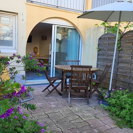 Jardin Piscine Proche De La *