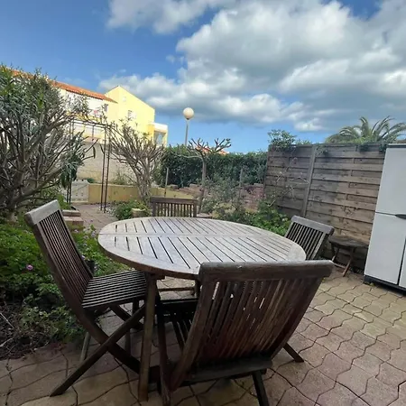 Jardin Piscine Proche De La נרבון