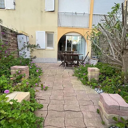 Jardin Piscine Proche De La Appartement Narbonne
