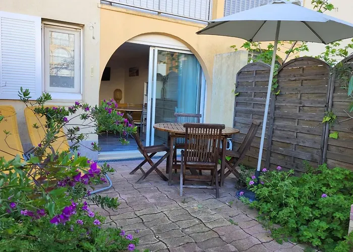 Jardin Piscine Proche De La *