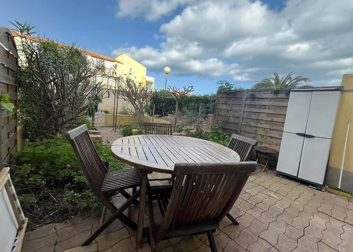 Jardin Piscine Proche De La Narbonne